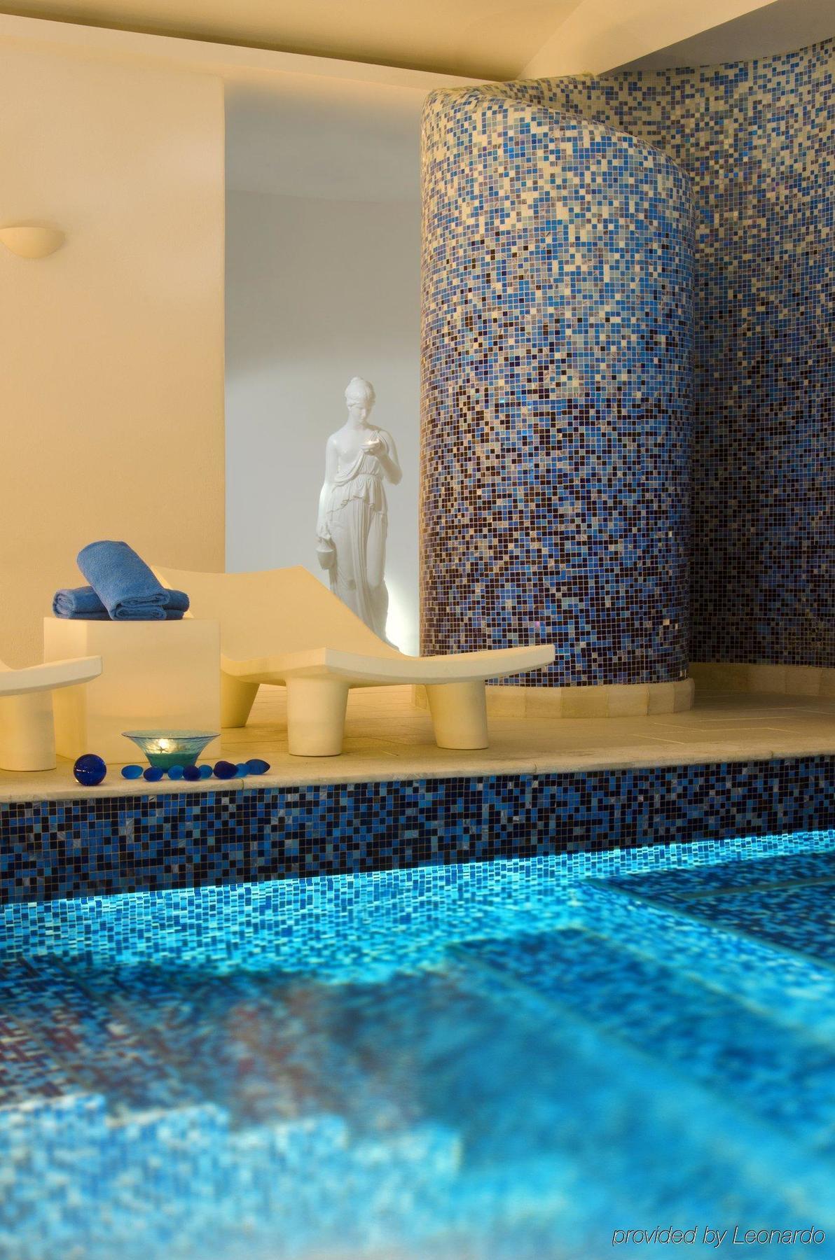 Petasos & - Small Luxury Of The World